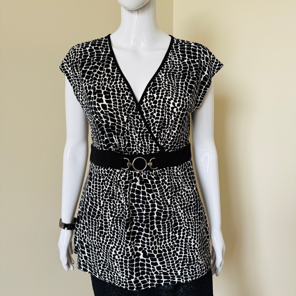 Apt. 9 Stylish Black and White Baux Black Belt Women's Top Size M